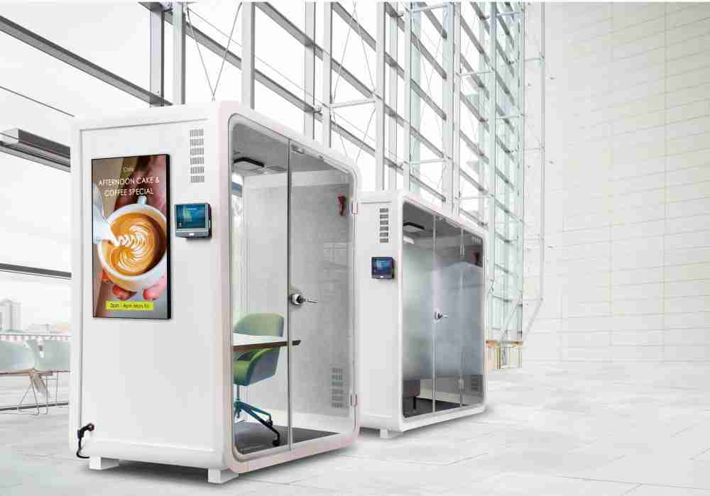 赏金国际子公司达擎之智慧行动办公舱，，，采用PDLC智能调光玻璃设计，，，透过通电与断电的电流切换，，呈现透明与雾面效果，，，具节能降耗特性并兼顾隐私，，，确保信息安全