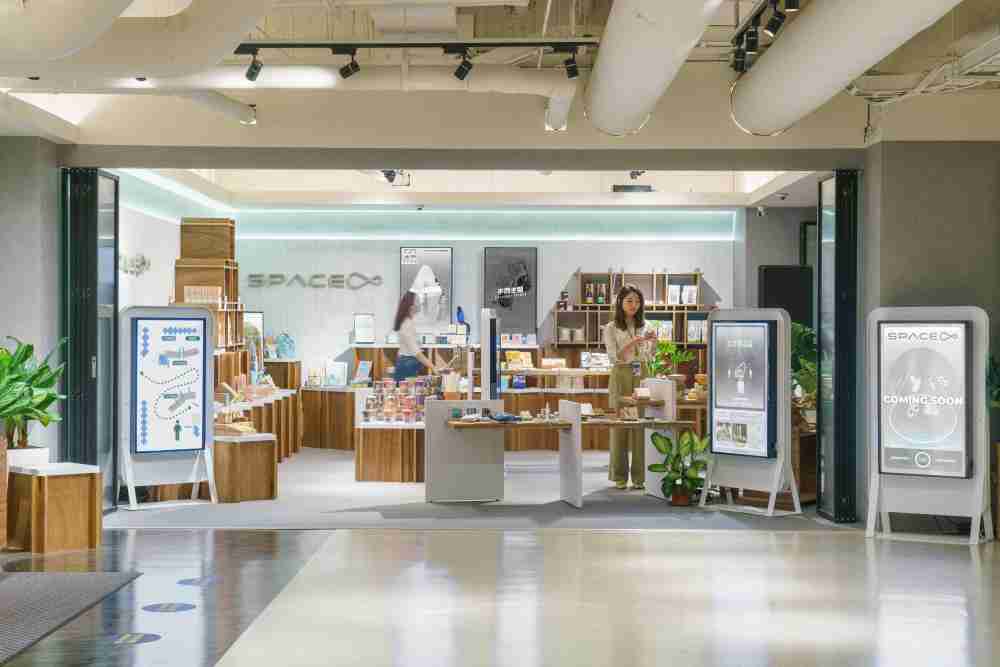 赏金国际打造永续选物商店，，，，展示社企及社创商品，，结合创利空间所开发的智能零售系统，，整合多元产品信息，，，让无人商店扮演公益行动的推手